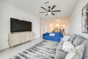 Bright Englewood Townhome with Patio - 6 Mi to Beach